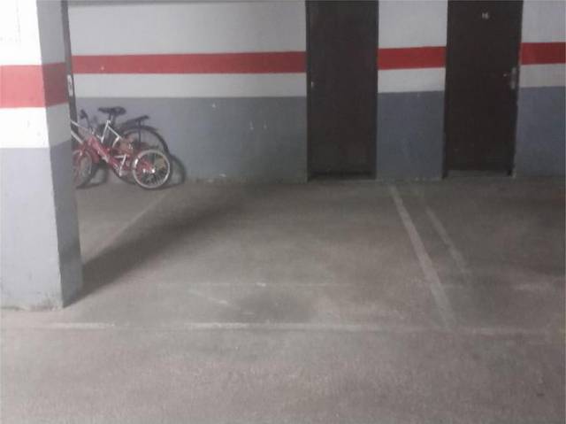 Garaje en Alquiler en Calle de José Manuel Blecua, 16 en Miralbueno