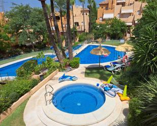 Piscina de Casa adosada en venda en Marbella amb Aire condicionat, Terrassa i Piscina