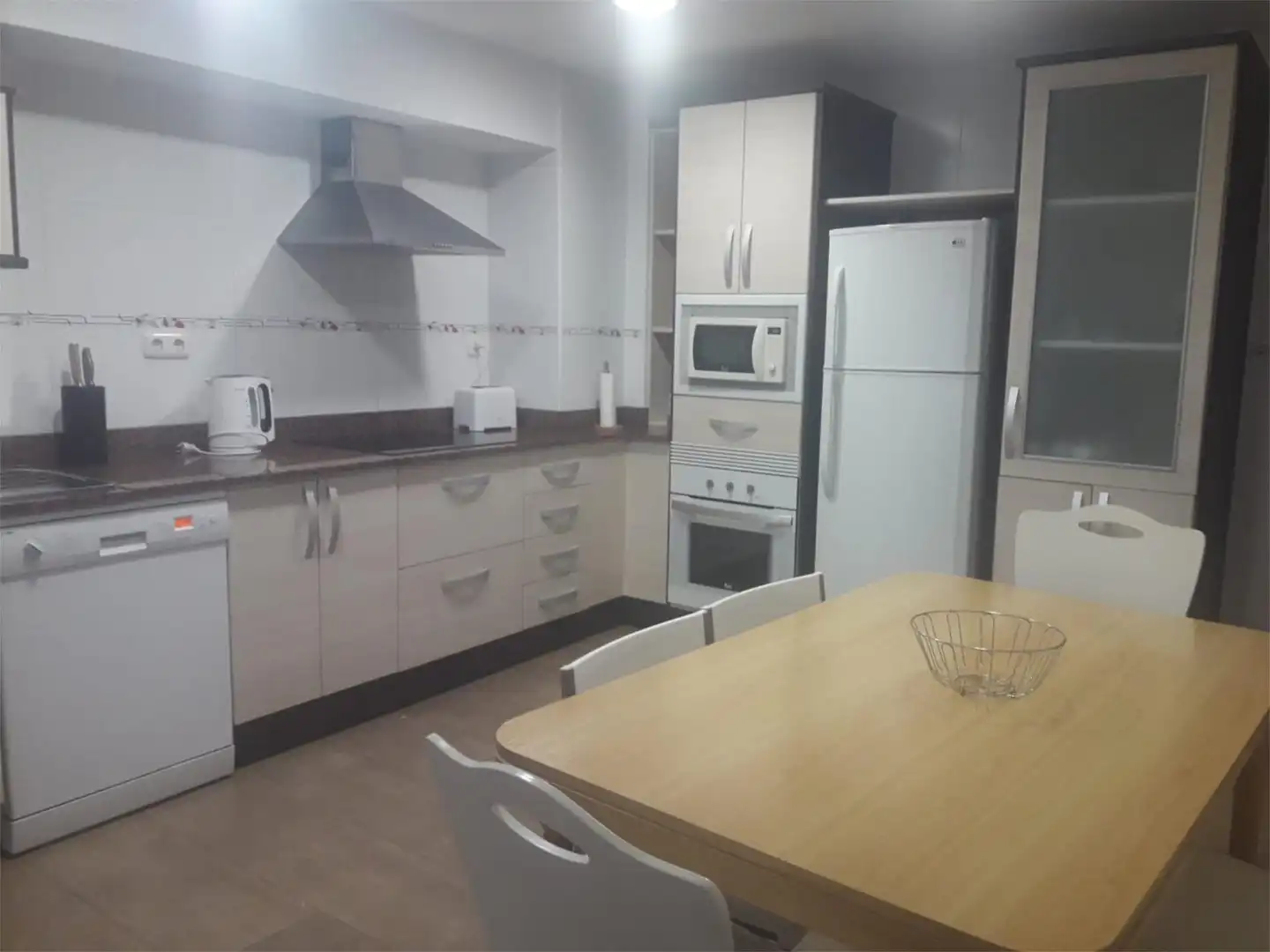 Room in Calle de Santa Ana, 3, Raval Roig - Virgen del Socorro Kitchen of Flat for share in Alicante / Alacant with Air Conditioner, Heating and Furnished