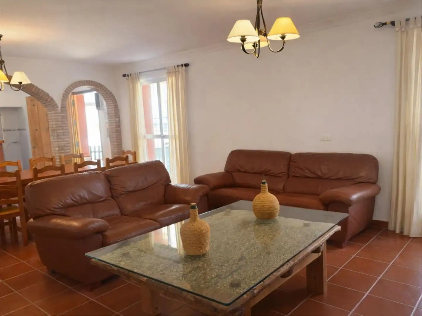 Piso de alquiler en Bulevar Ashmawi, 1, La Carolina - Guadalpín Sala de estar de Piso de alquiler en Marbella con Calefacción, Jardín privado y Terraza