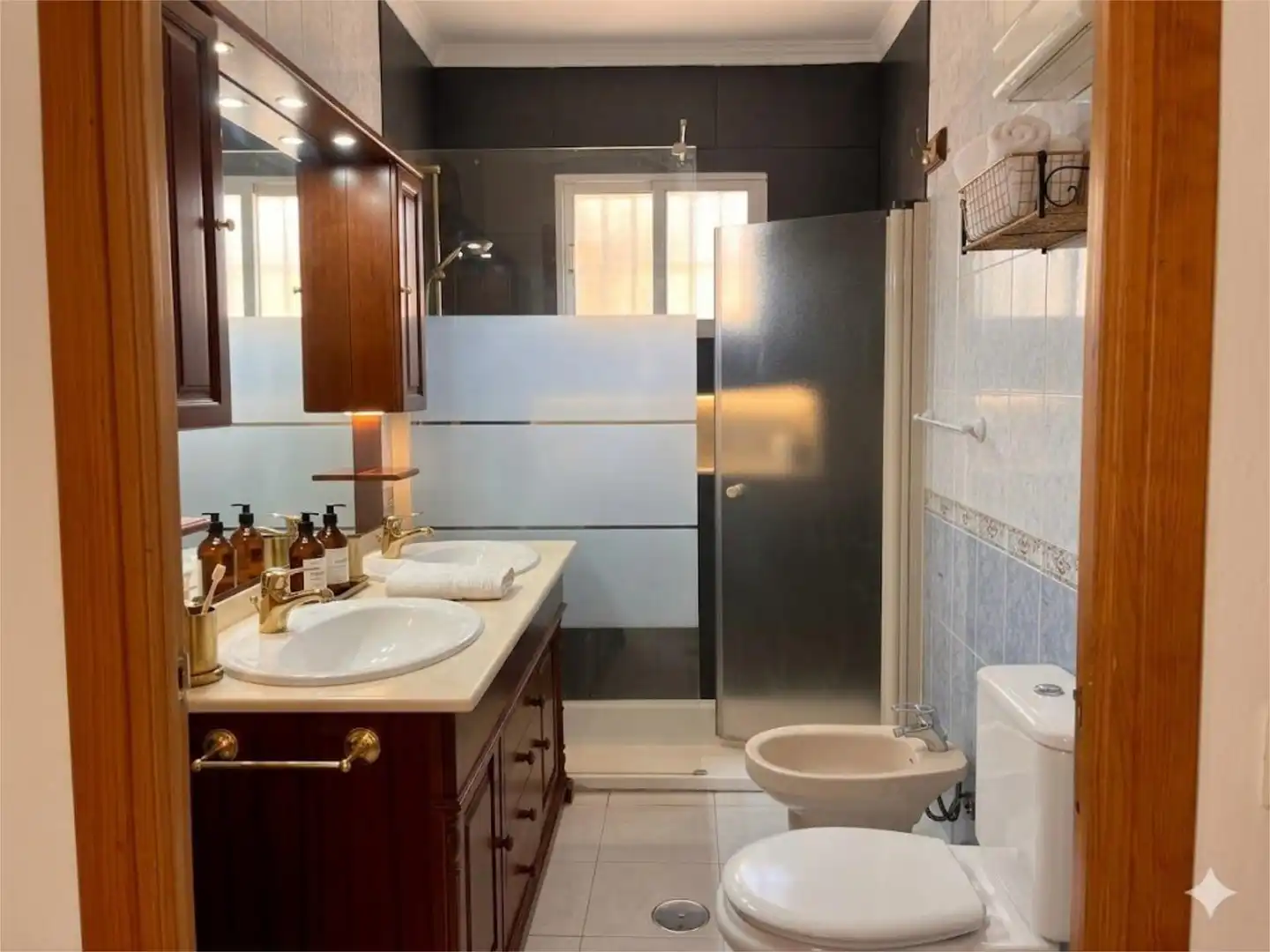 Piso de alquiler en Bulevar Ashmawi, 1, La Carolina - Guadalpín Baño de Piso de alquiler en Marbella con Calefacción, Jardín privado y Terraza