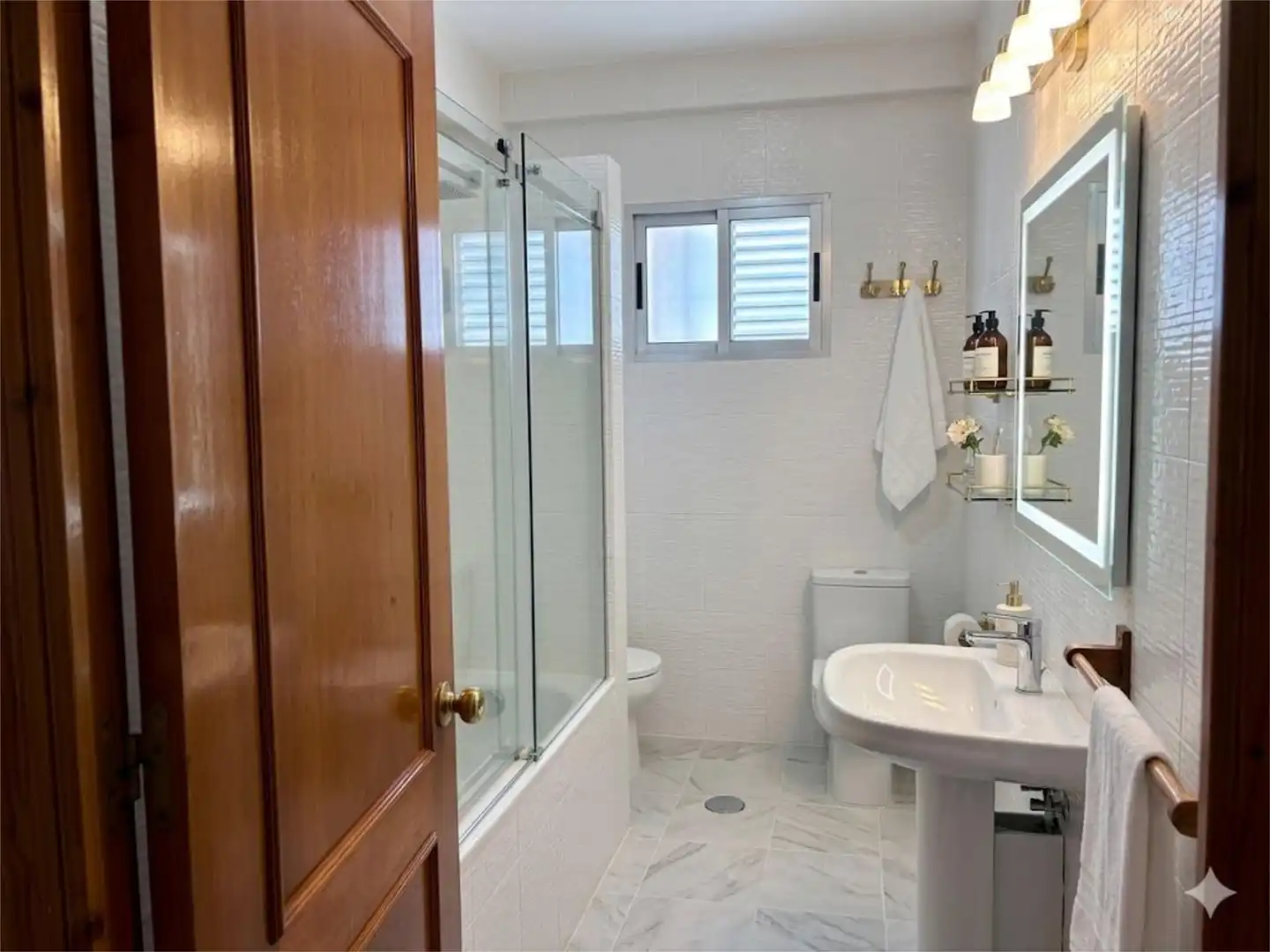 Piso de alquiler en Bulevar Ashmawi, 1, La Carolina - Guadalpín Baño de Piso de alquiler en Marbella con Calefacción, Jardín privado y Terraza
