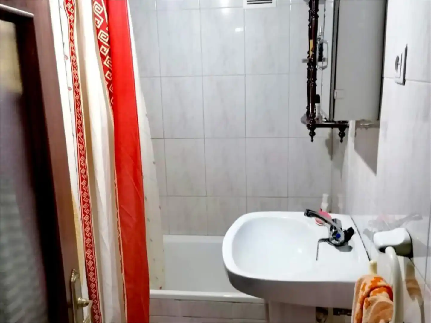 Casa adosada en venta en Villanueva de la Sierra Baño de Casa adosada en venta en Villanueva de la Sierra