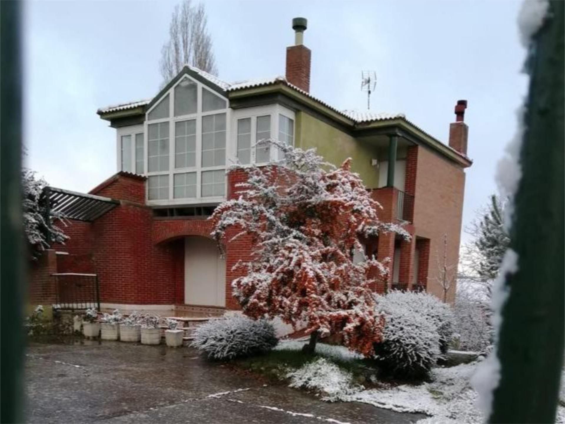 Exterior view of House or chalet for sale in Valle de Valdelucio  with Balcony
