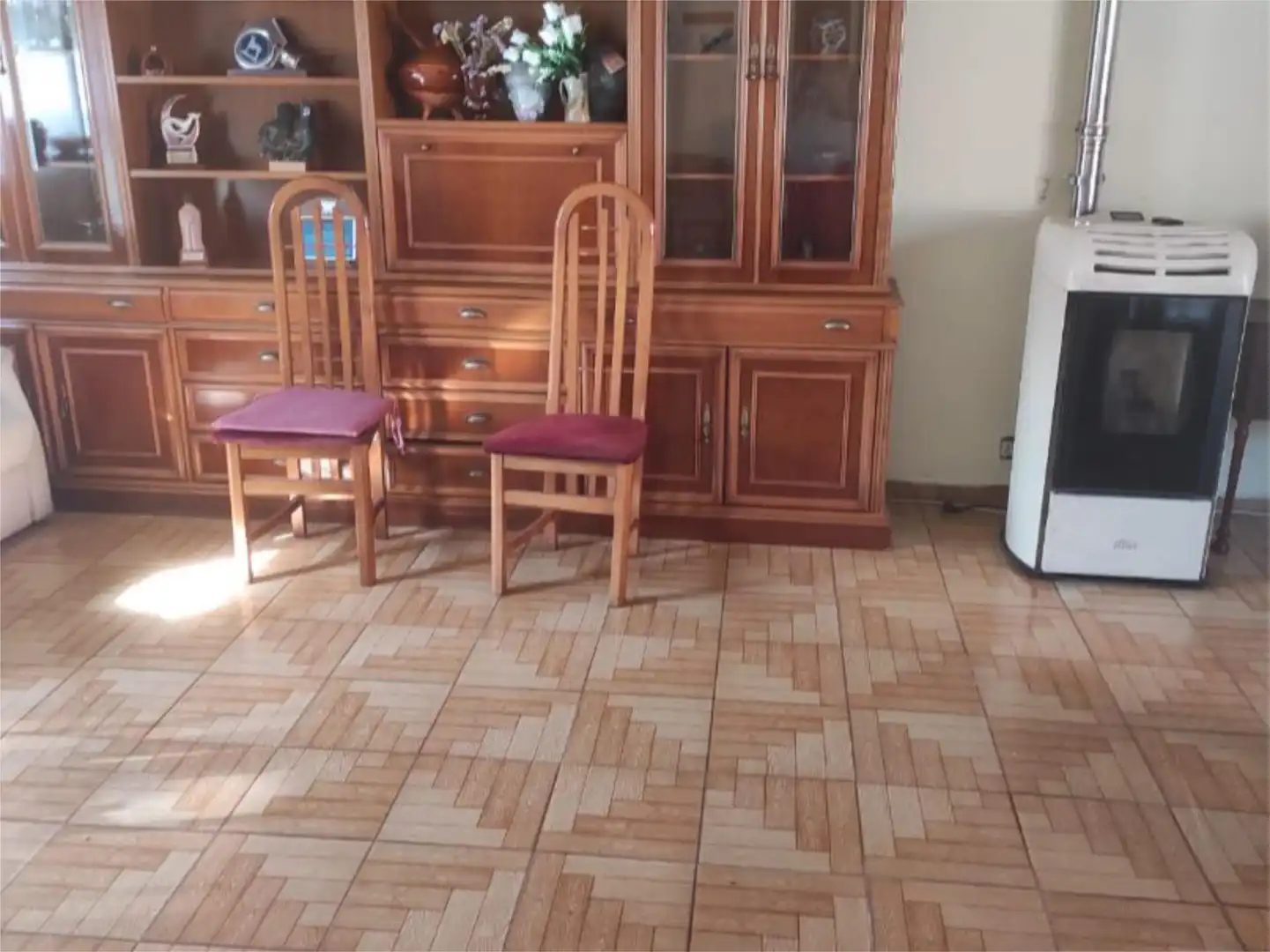 Casa o chalet en venta en Calle Paraguay, 3, Barriada Yagüe Comedor de Casa o chalet en venta en Burgos con Calefacción, Jardín privado y Parquet