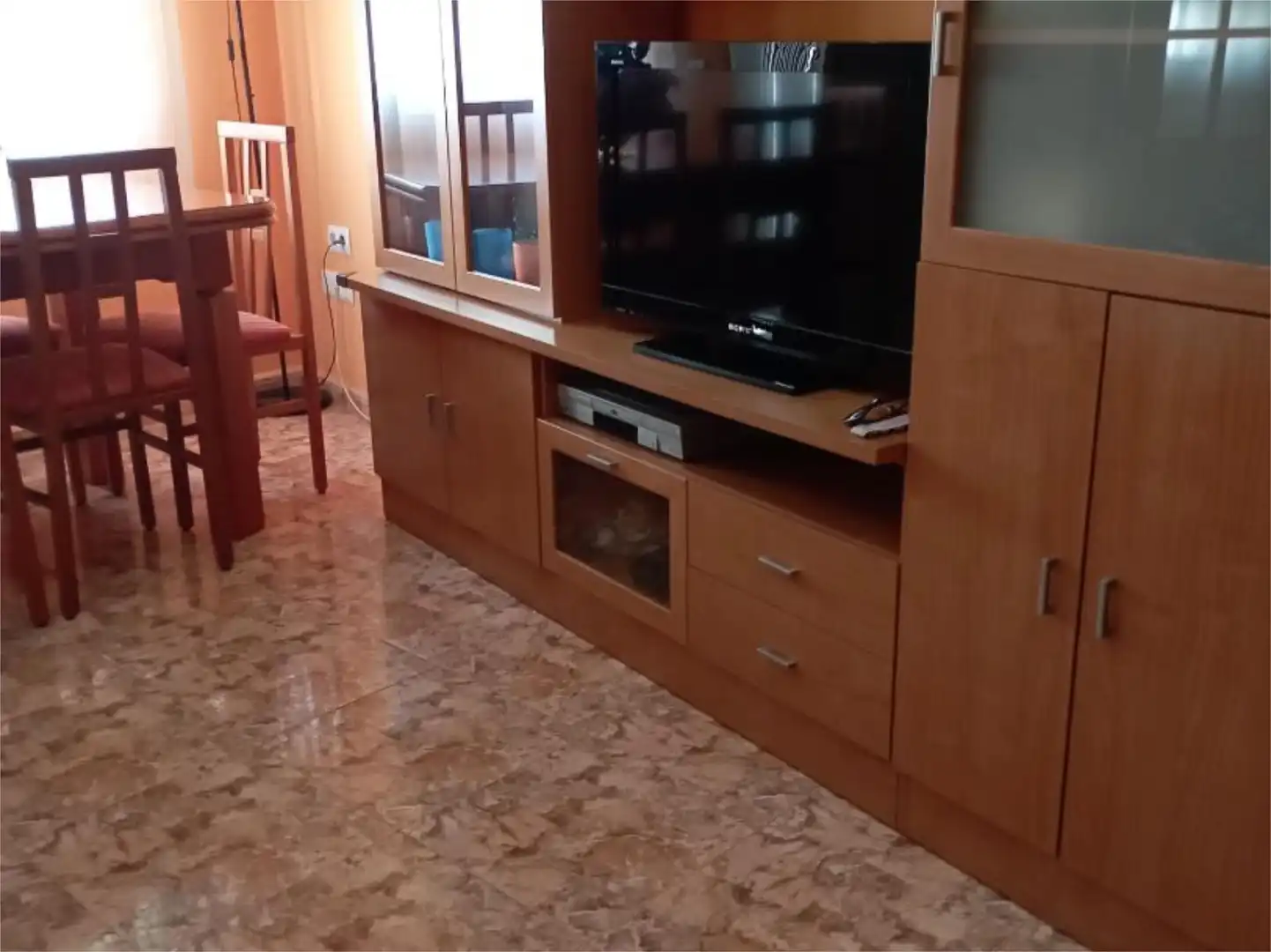 Casa adosada en venda a Calle San Bernardo, 61, Fuencaliente Sala d'estar de Casa adosada en venda en Fuencaliente amb Aire condicionat, Terrassa i Moblat