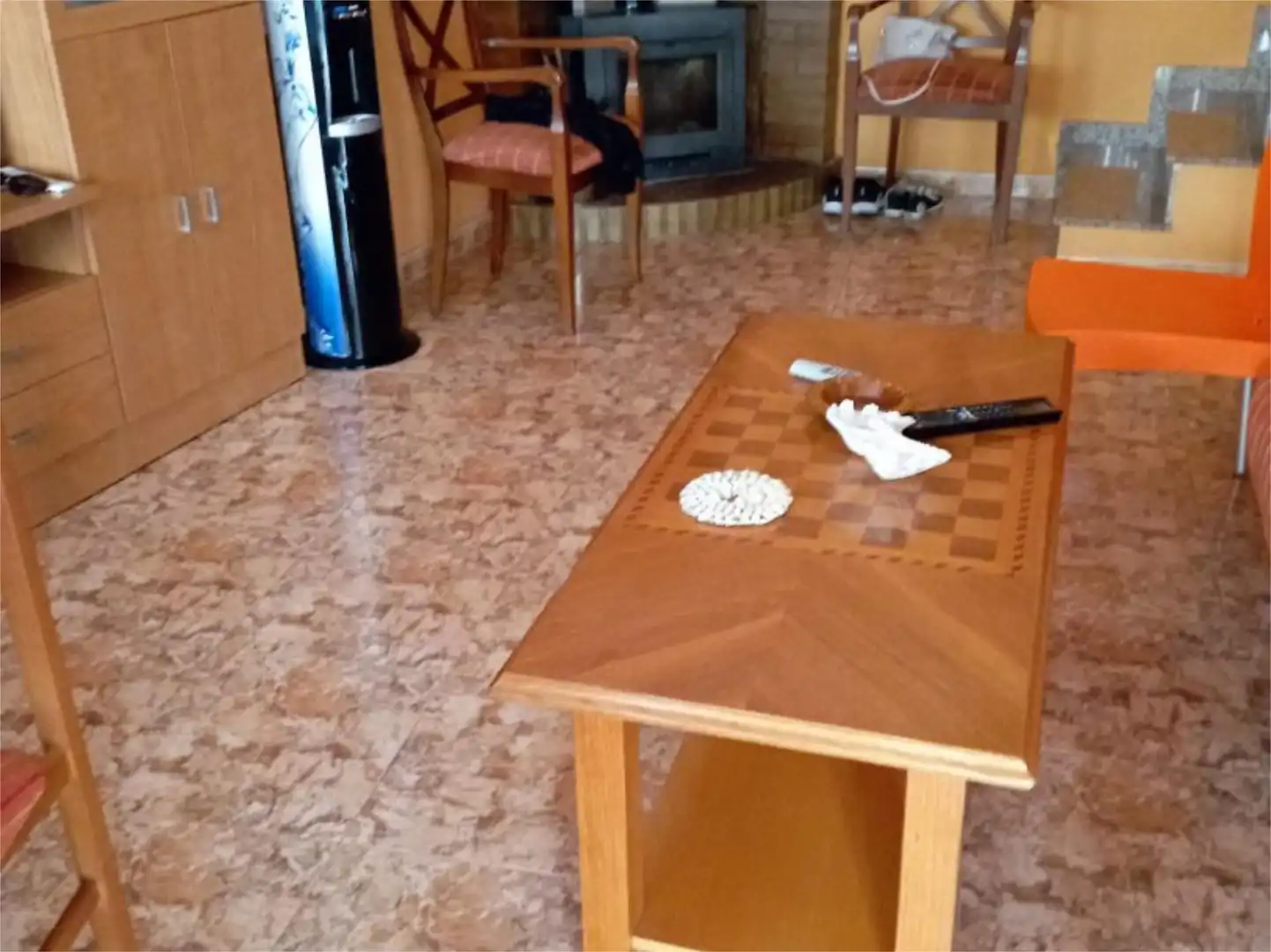 Casa adosada en venda a Calle San Bernardo, 61, Fuencaliente Sala d'estar de Casa adosada en venda en Fuencaliente amb Aire condicionat, Terrassa i Moblat