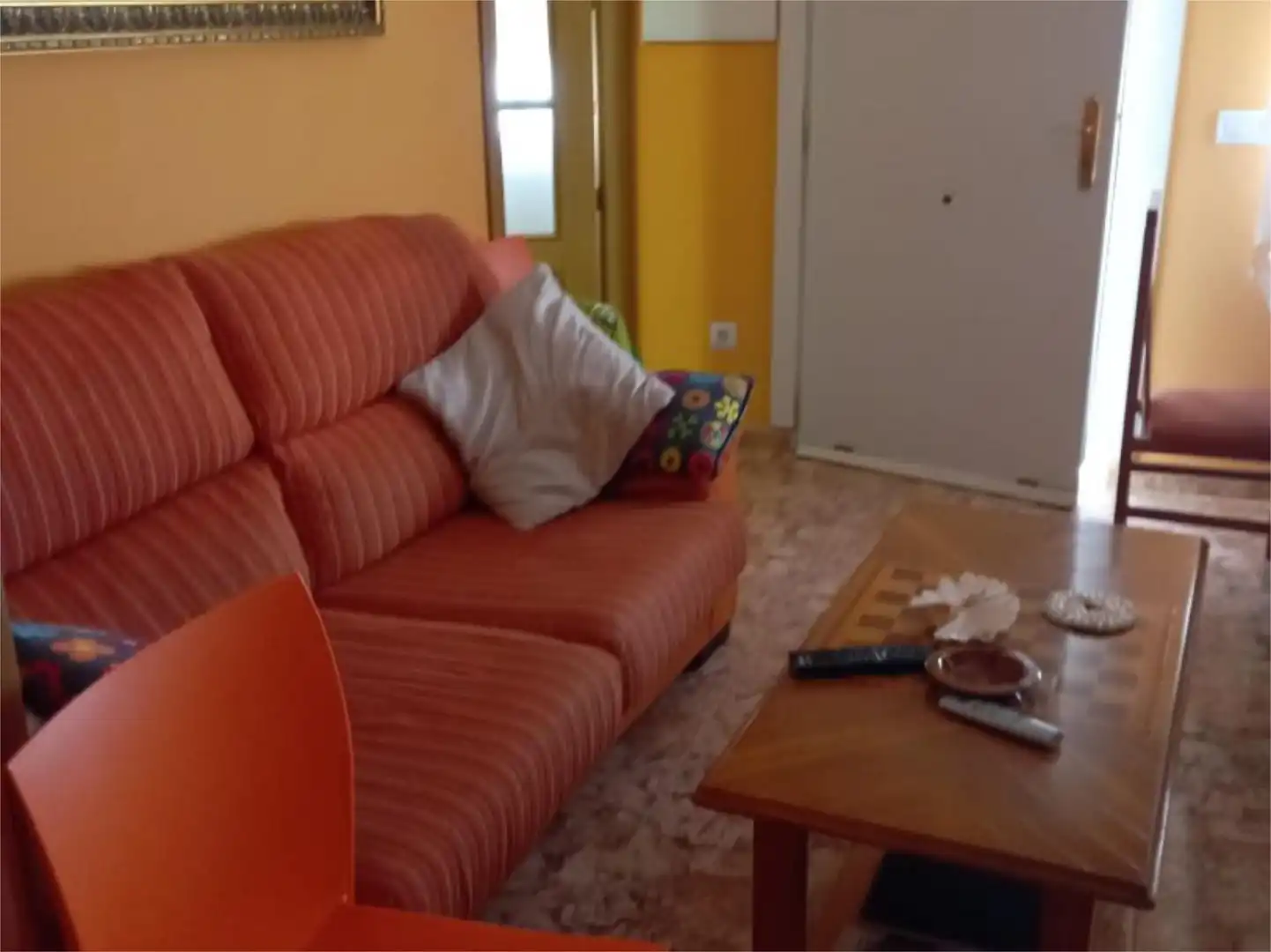 Casa adosada en venda a Calle San Bernardo, 61, Fuencaliente Sala d'estar de Casa adosada en venda en Fuencaliente amb Aire condicionat, Terrassa i Moblat