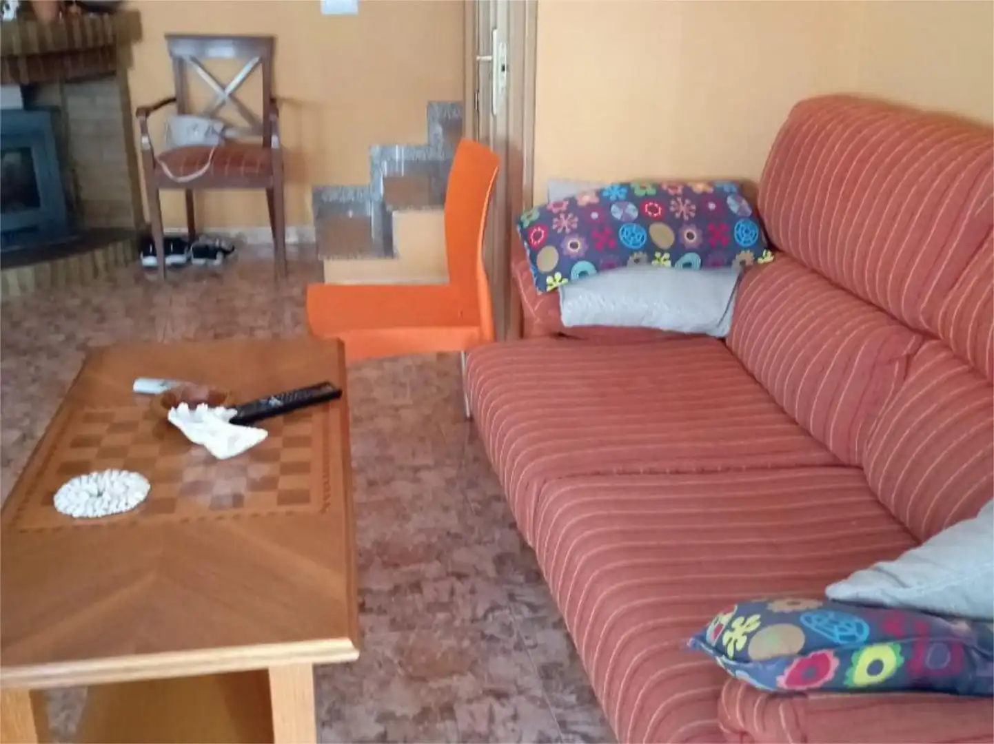 Casa adosada en venda a Calle San Bernardo, 61, Fuencaliente Sala d'estar de Casa adosada en venda en Fuencaliente amb Aire condicionat, Terrassa i Moblat