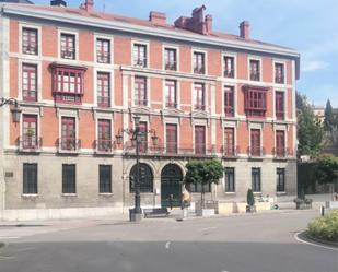 Vista exterior de Pis en venda en Oviedo  amb Balcó