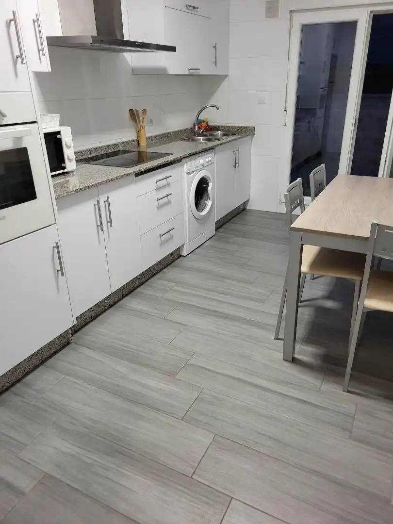 Cocina de Piso de alquiler en Piles con Aire acondicionado, Calefacción y Horno