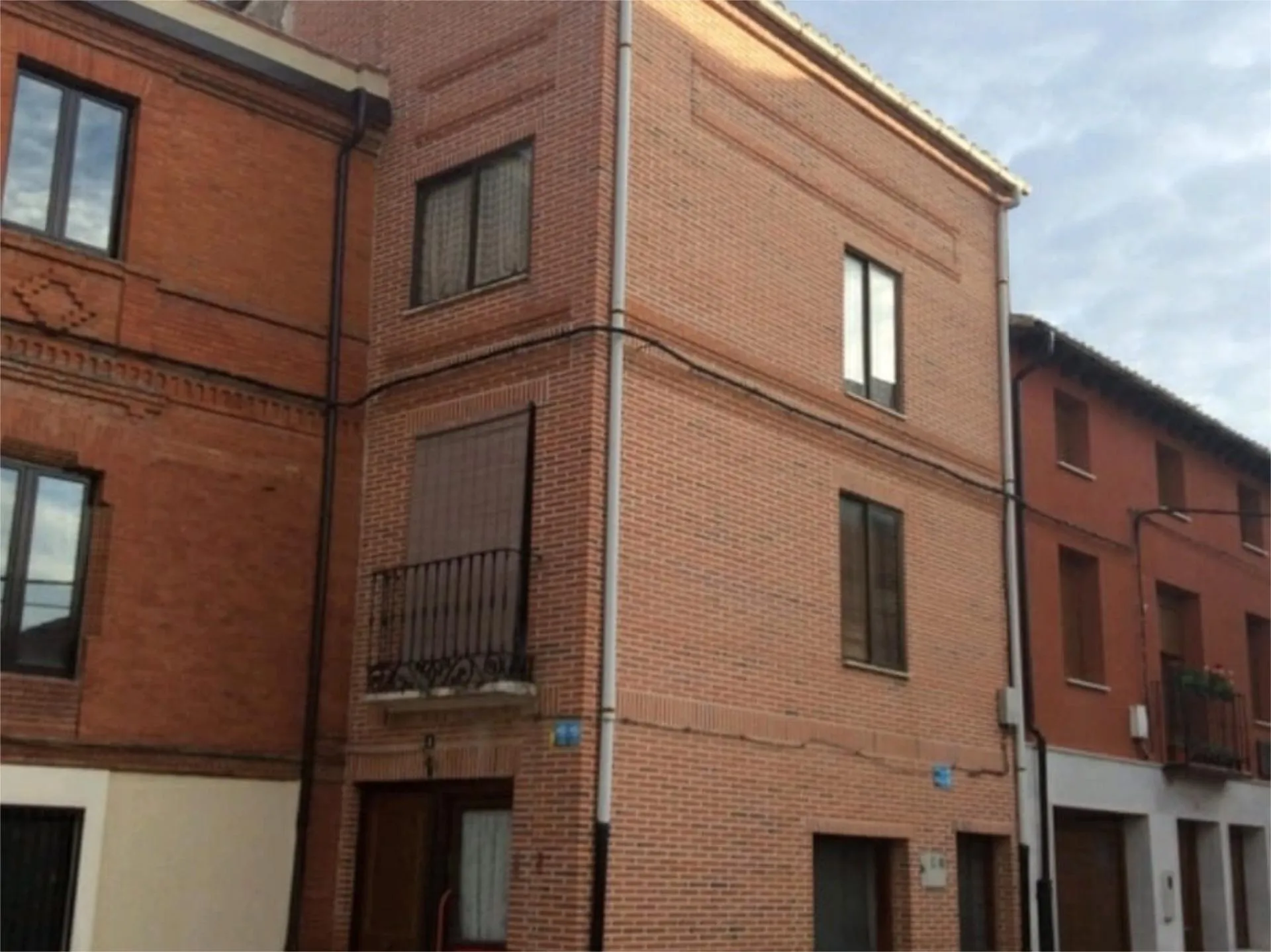 Vista exterior de Casa adosada en venda en Melgar de Fernamental