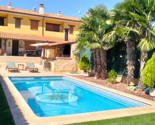 Swimming pool of House or chalet for sale in Fuentelcésped  with Heating, Private garden and Parquet flooring