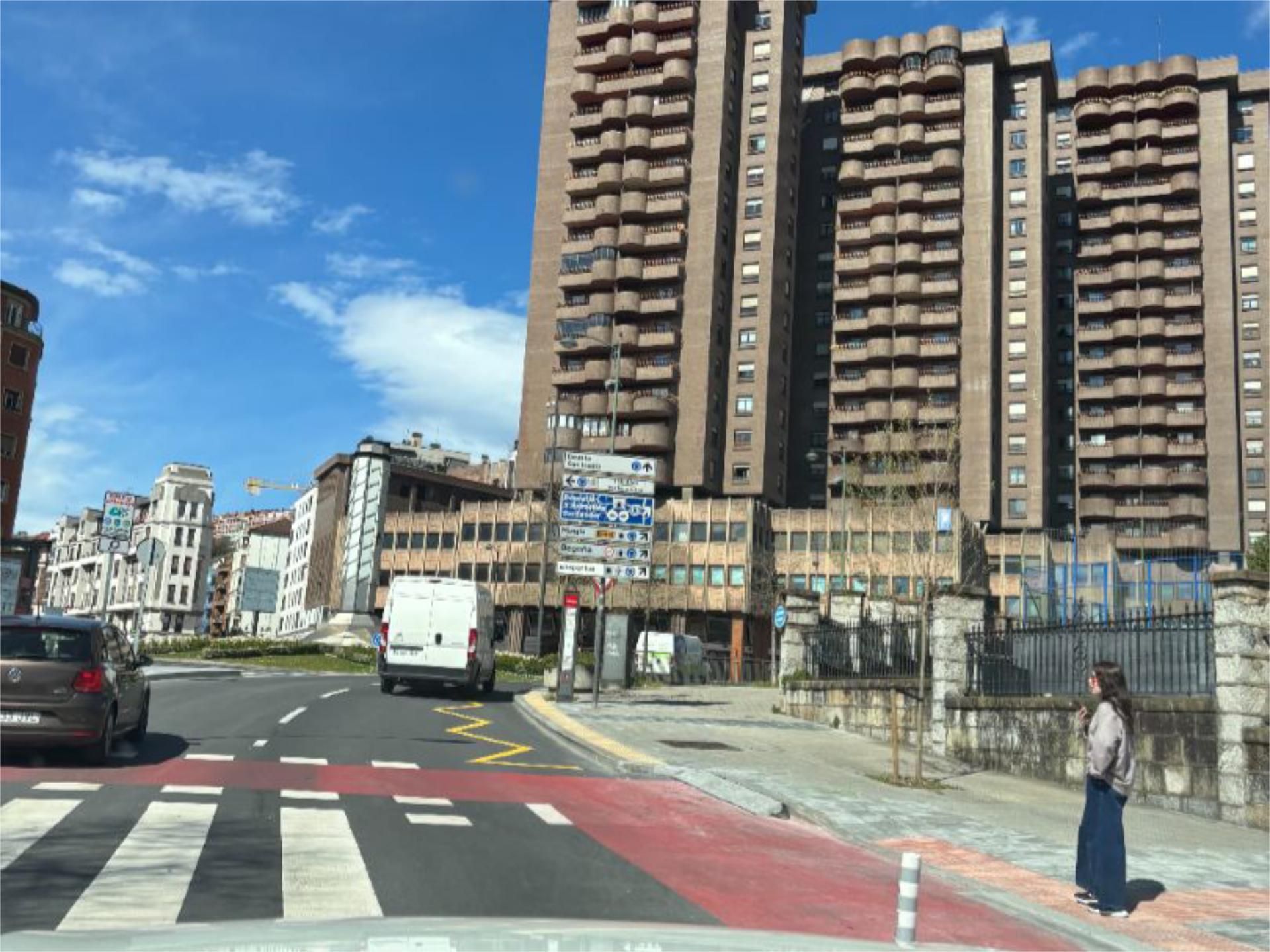 Vista exterior de Garatge en venda en Bilbao 