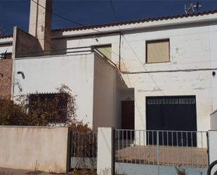 Vista exterior de Casa adosada en venda en Castril amb Terrassa i Balcó