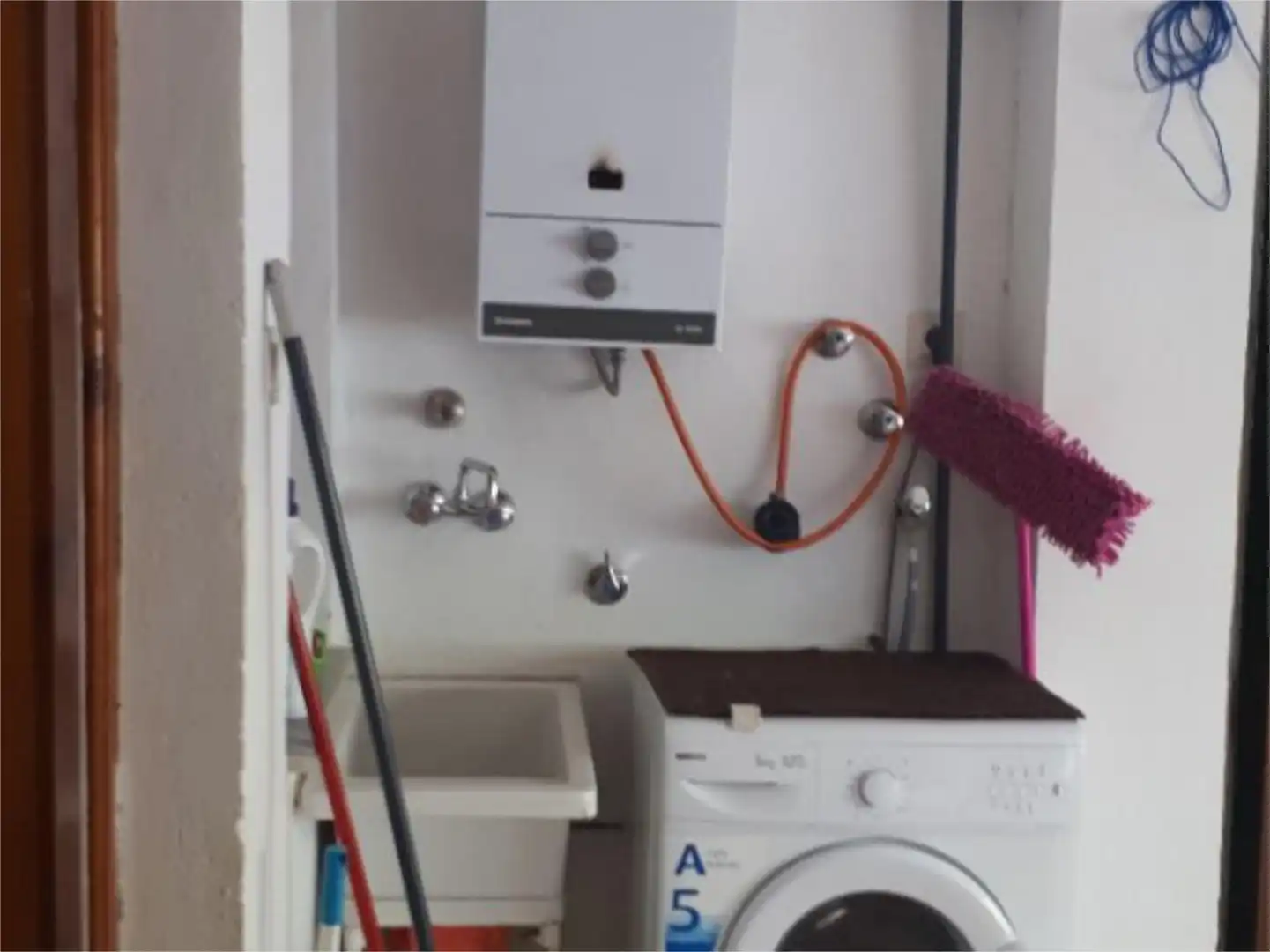 Baño de Casa adosada en venta en Castril con Calefacción, Terraza y Balcón