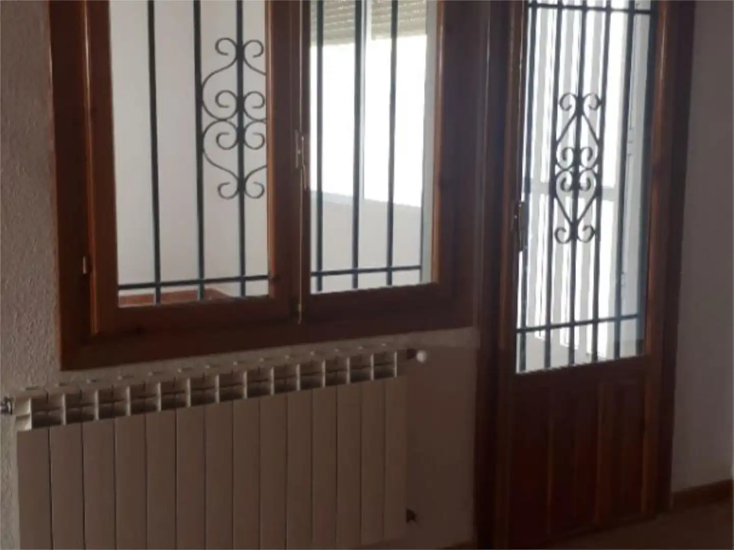 Casa adosada en venta en Castril con Calefacción, Terraza y Balcón