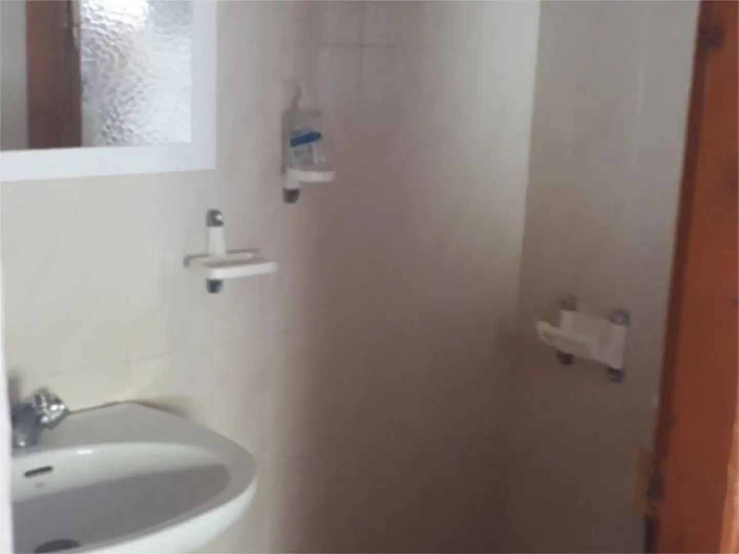 Baño de Casa adosada en venta en Castril con Calefacción, Terraza y Balcón