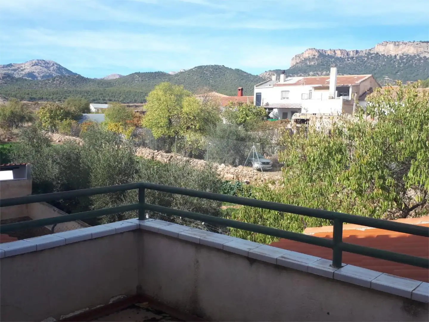 Vista exterior de Casa adosada en venta en Castril con Calefacción, Terraza y Balcón