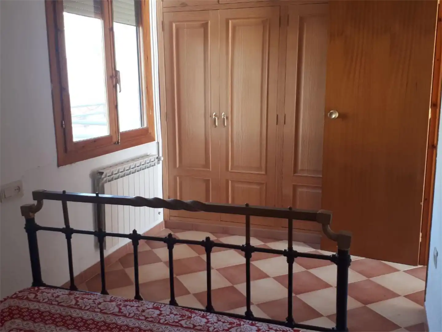 Casa adosada en venta en Castril con Calefacción, Terraza y Balcón