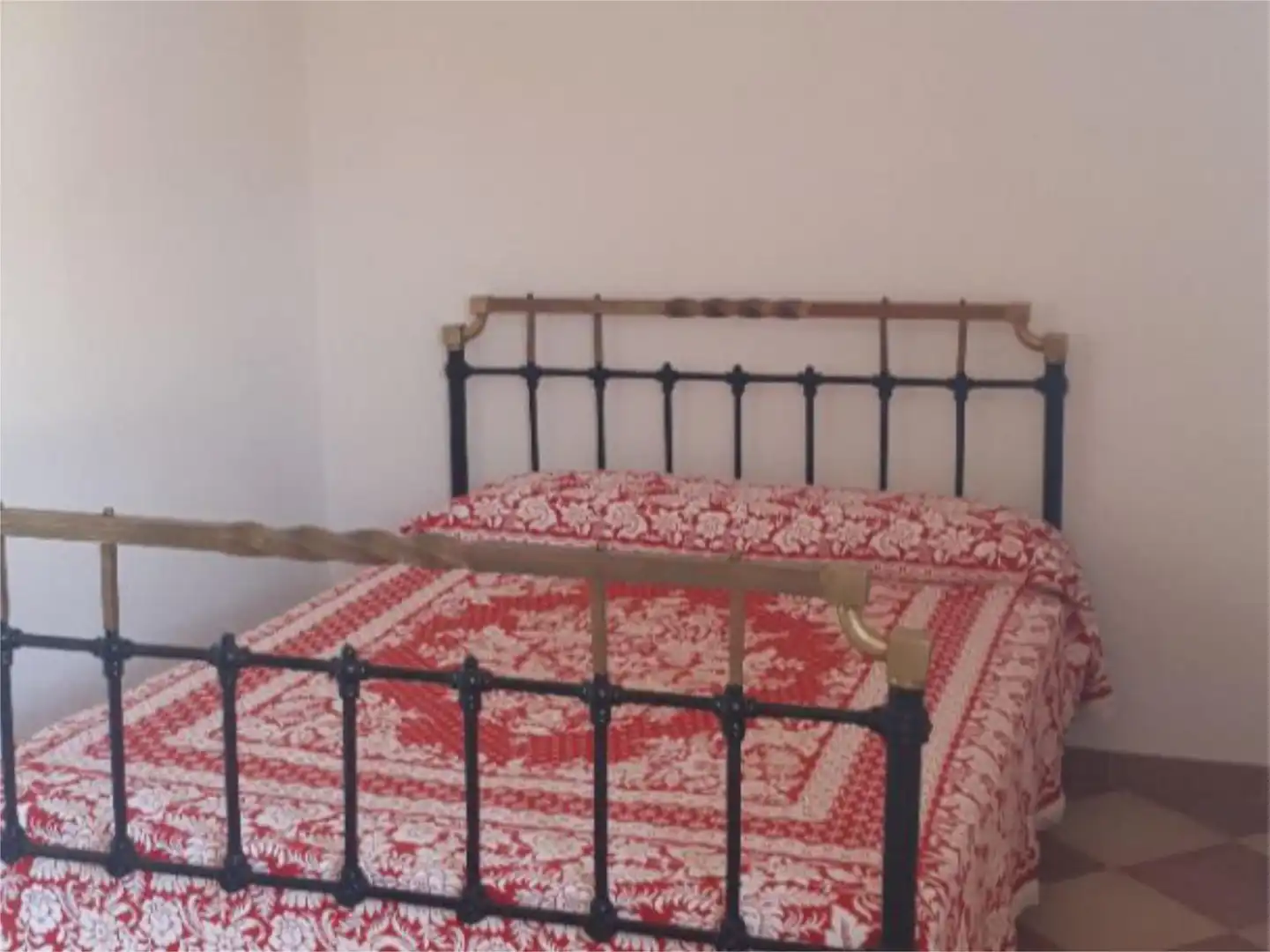 Habitación de Casa adosada en venta en Castril con Calefacción, Terraza y Balcón
