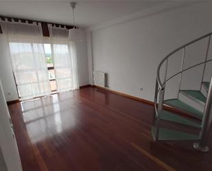 Living room of Flat to rent in Santiago de Compostela   with Heating, Parquet flooring and Storage room