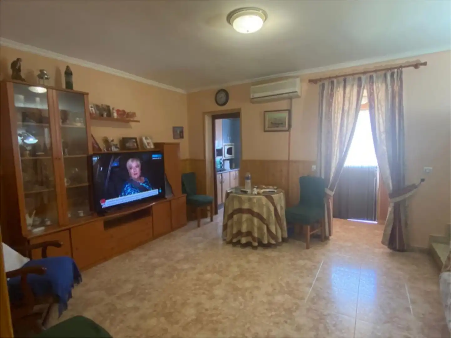 Casa adosada en venda a Calle San Juan, 40, Jamilena Sala d'estar de Casa adosada en venda en Jamilena amb Aire condicionat i Terrassa