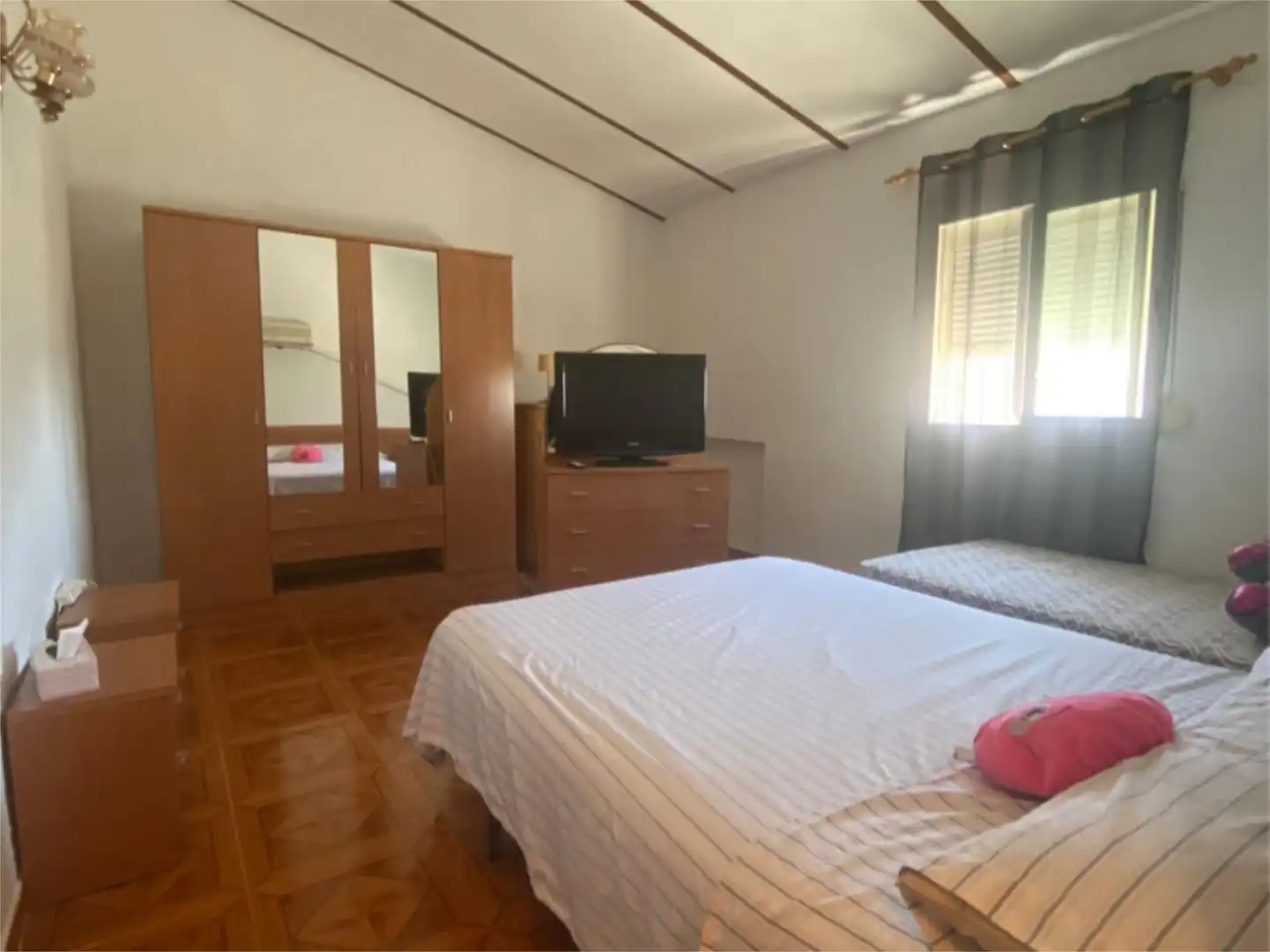 Casa adosada en venda a Calle San Juan, 40, Jamilena Dormitori de Casa adosada en venda en Jamilena amb Aire condicionat i Terrassa