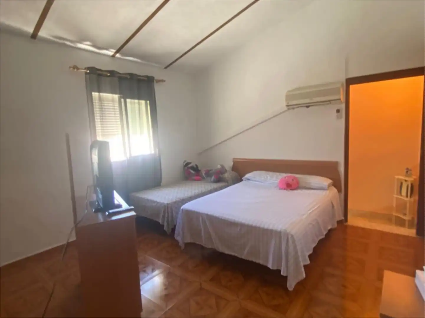 Casa adosada en venda a Calle San Juan, 40, Jamilena Dormitori de Casa adosada en venda en Jamilena amb Aire condicionat i Terrassa