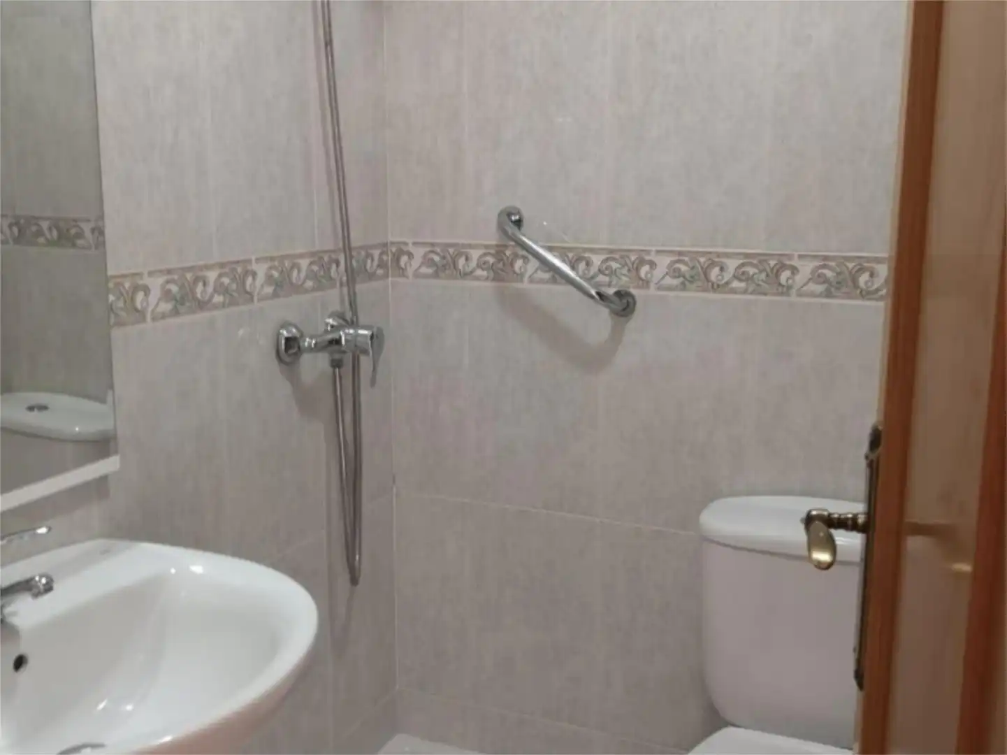 Baño de Piso en venta en Quesada con Calefacción, Amueblado y Balcón