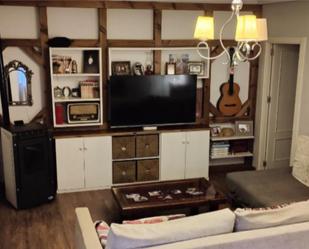 Sala d'estar de Casa adosada en venda en Olivenza amb Aire condicionat, Terrassa i Balcó