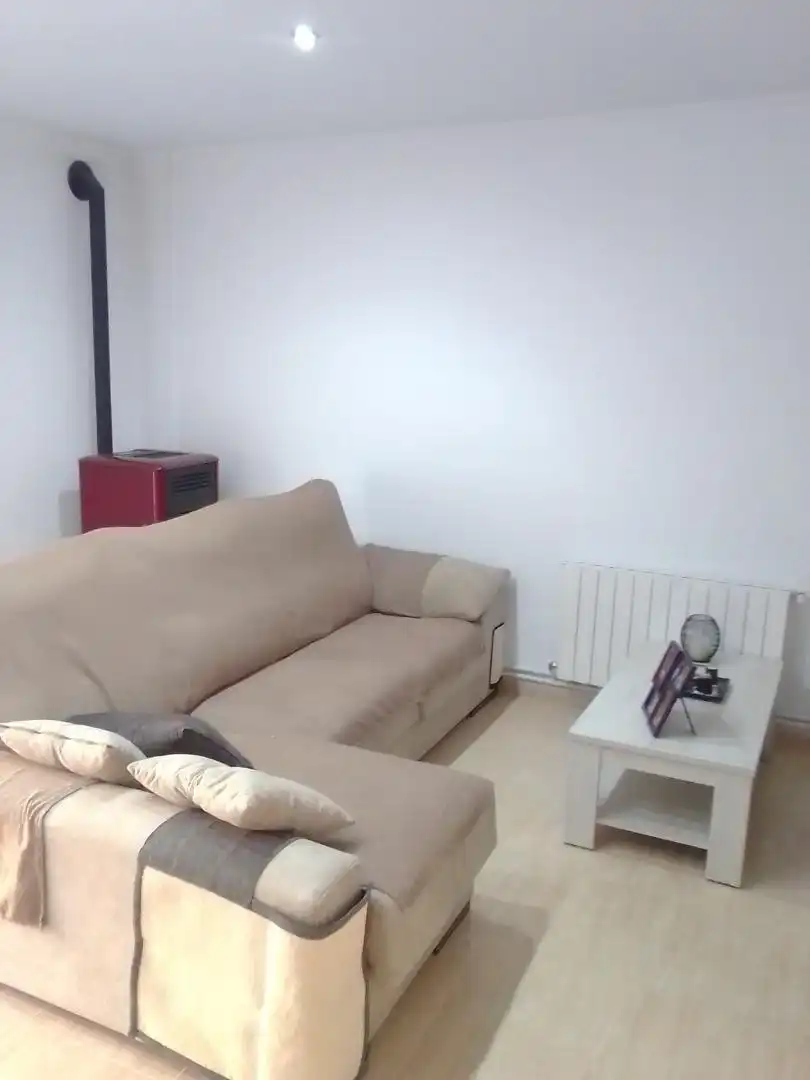 Sala de estar de Casa adosada para compartir en Belmonte con Calefacción, Trastero y Amueblado