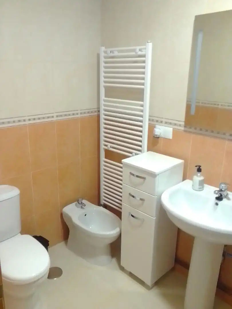 Baño de Casa adosada para compartir en Belmonte con Calefacción, Trastero y Amueblado