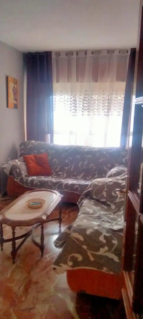 Pis de lloguer a Calle Flores de Lemus, 5, Belén - San Roque