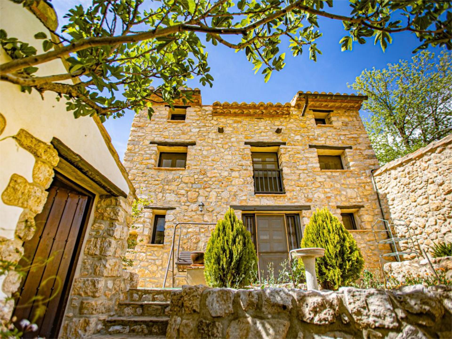 Vista exterior de Casa o xalet en venda en San Agustín amb Calefacció, Terrassa i Traster