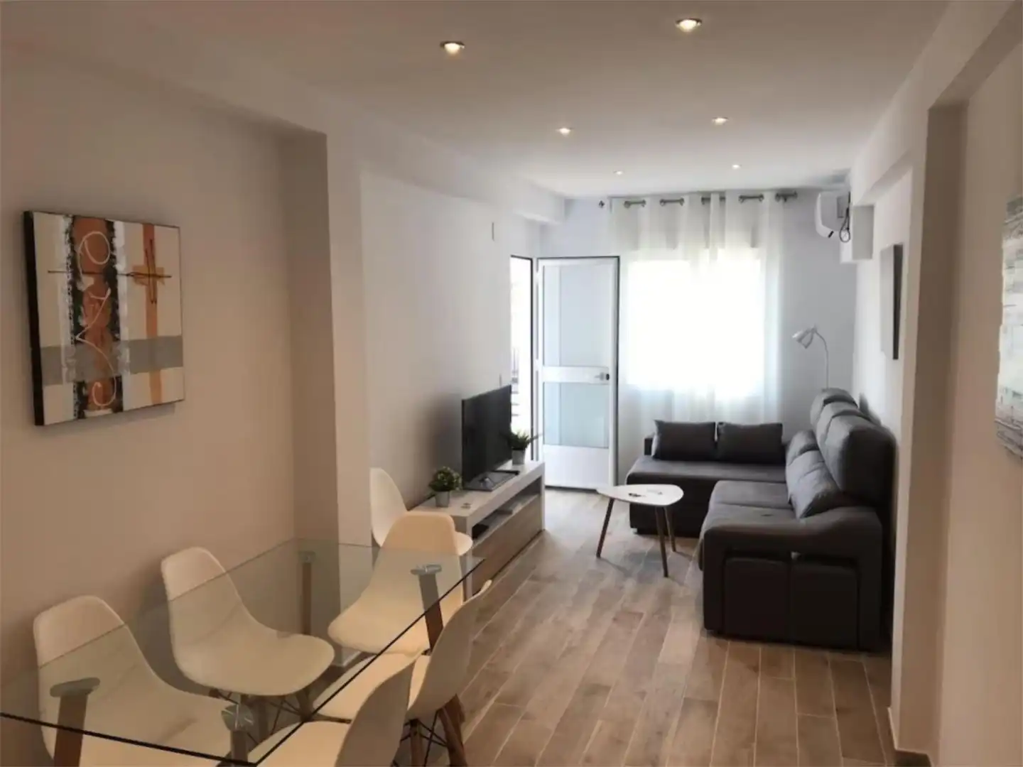 Apartamento de alquiler en Calle Abogado Enríquez Barrios, 8, Ciudad Jardín - Zoco Sala de estar de Apartamento de alquiler en Córdoba con Aire acondicionado, Calefacción y Amueblado