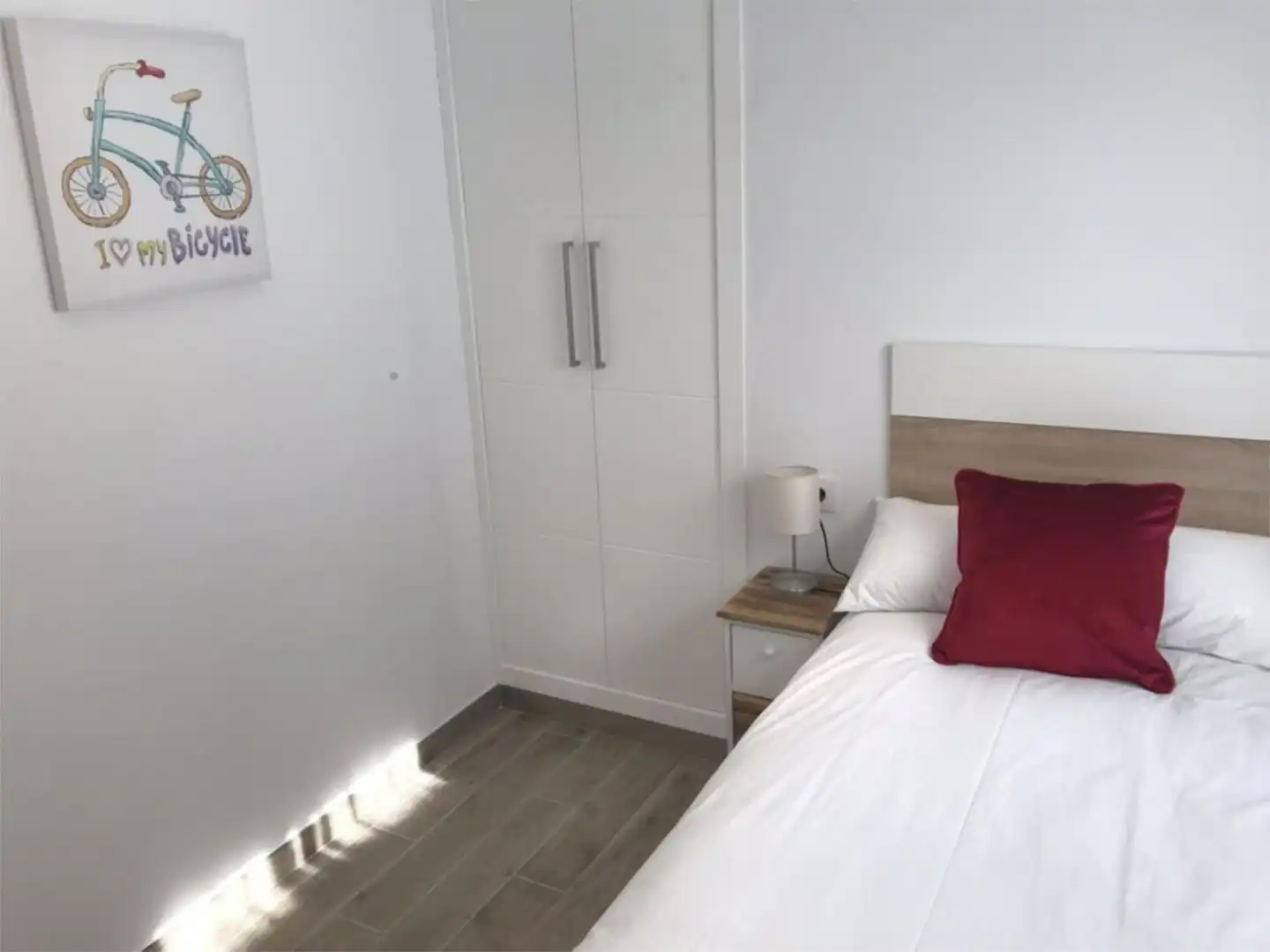 Apartamento de alquiler en Calle Abogado Enríquez Barrios, 8, Ciudad Jardín - Zoco Habitación de Apartamento de alquiler en Córdoba con Aire acondicionado, Calefacción y Amueblado