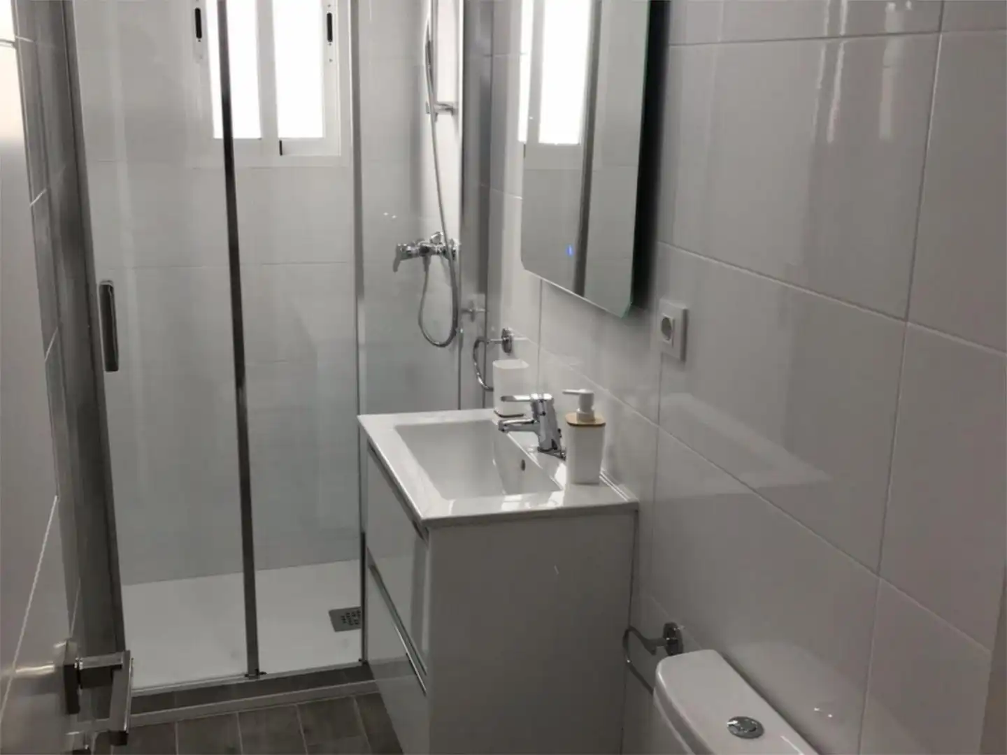Apartamento de alquiler en Calle Abogado Enríquez Barrios, 8, Ciudad Jardín - Zoco Baño de Apartamento de alquiler en Córdoba con Aire acondicionado, Calefacción y Amueblado