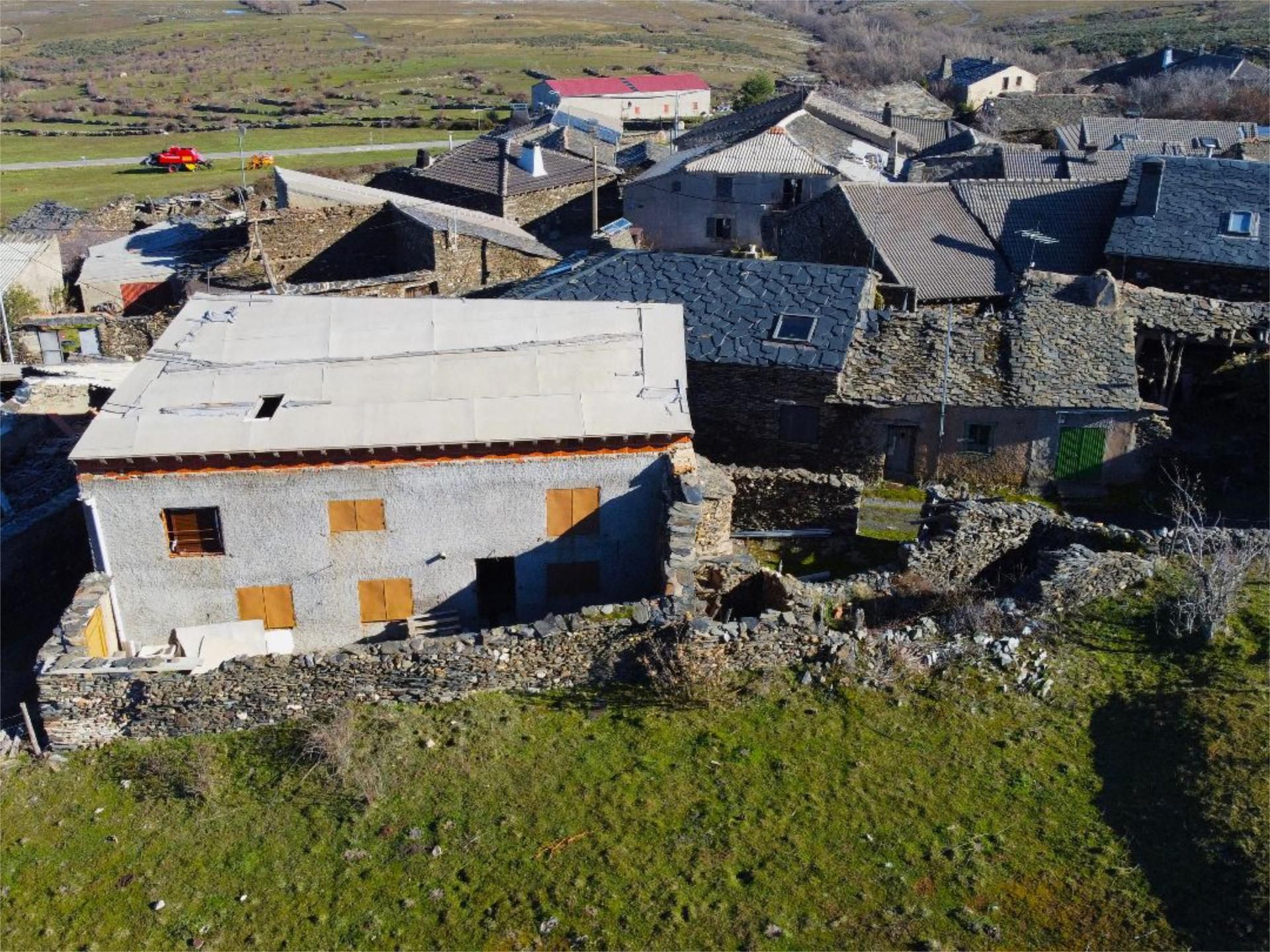 Vista exterior de Casa o xalet en venda en Riaza amb Jardí privat i Balcó