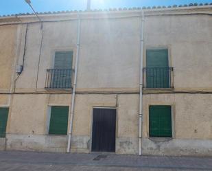 Vista exterior de Casa adosada en venda en Valoria la Buena