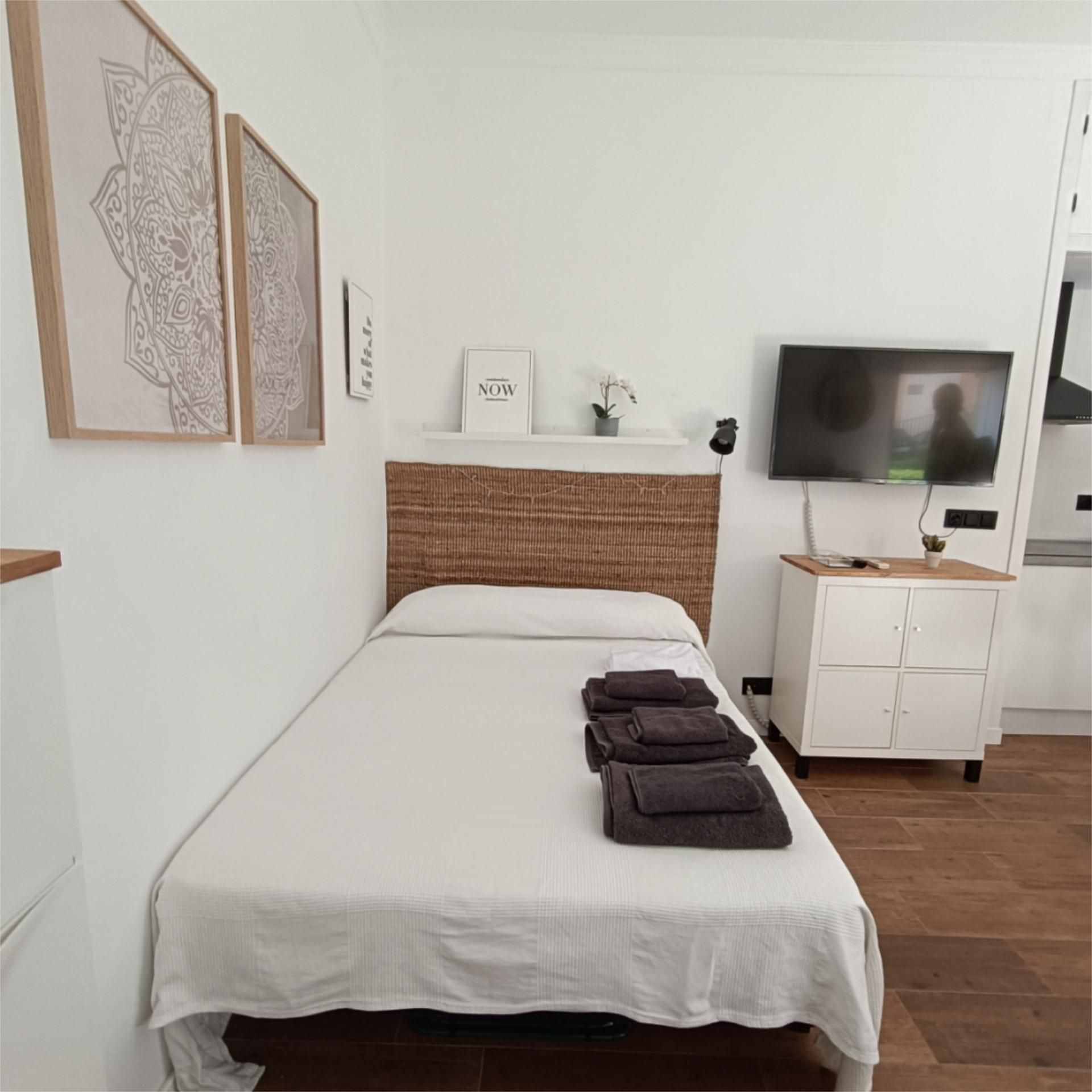 Study to rent in Calle las Naciones, 8, Parque de la Paloma