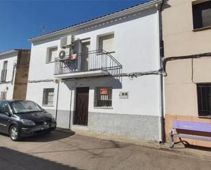 Vista exterior de Casa adosada en venda en Hinojal amb Aire condicionat, Calefacció i Moblat