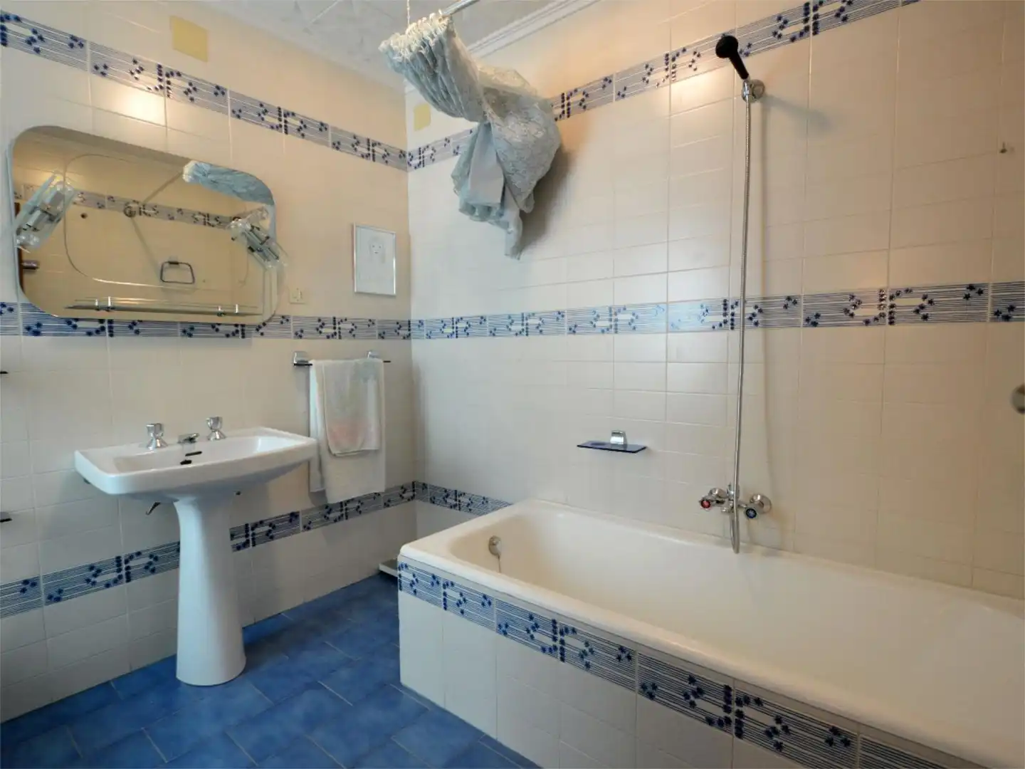 Houses for sale in Calle San Ildefonso H, 13, Mestanza Bathroom of Houses for sale in Mestanza with Furnished