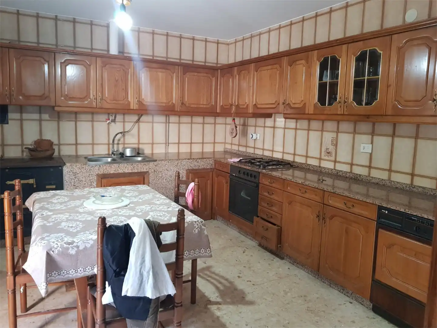 Cuina de Casa o xalet per a compartir en Bande amb Calefacció, Jardí privat i Terrassa