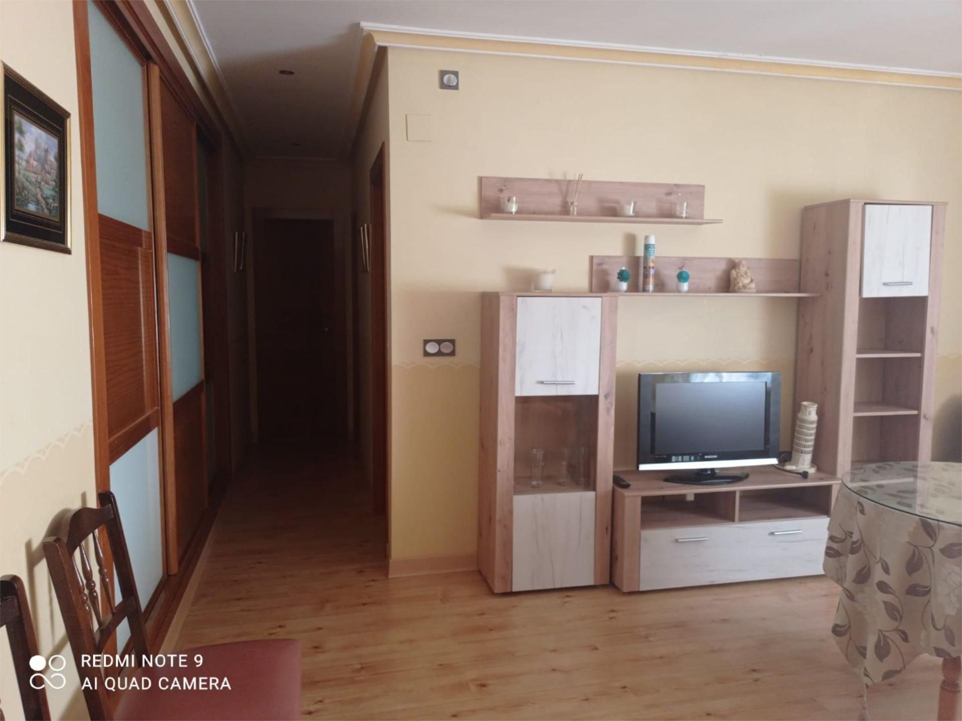 Sala d'estar de Pis de lloguer en Valdepeñas de Jaén amb Aire condicionat, Calefacció i Moblat