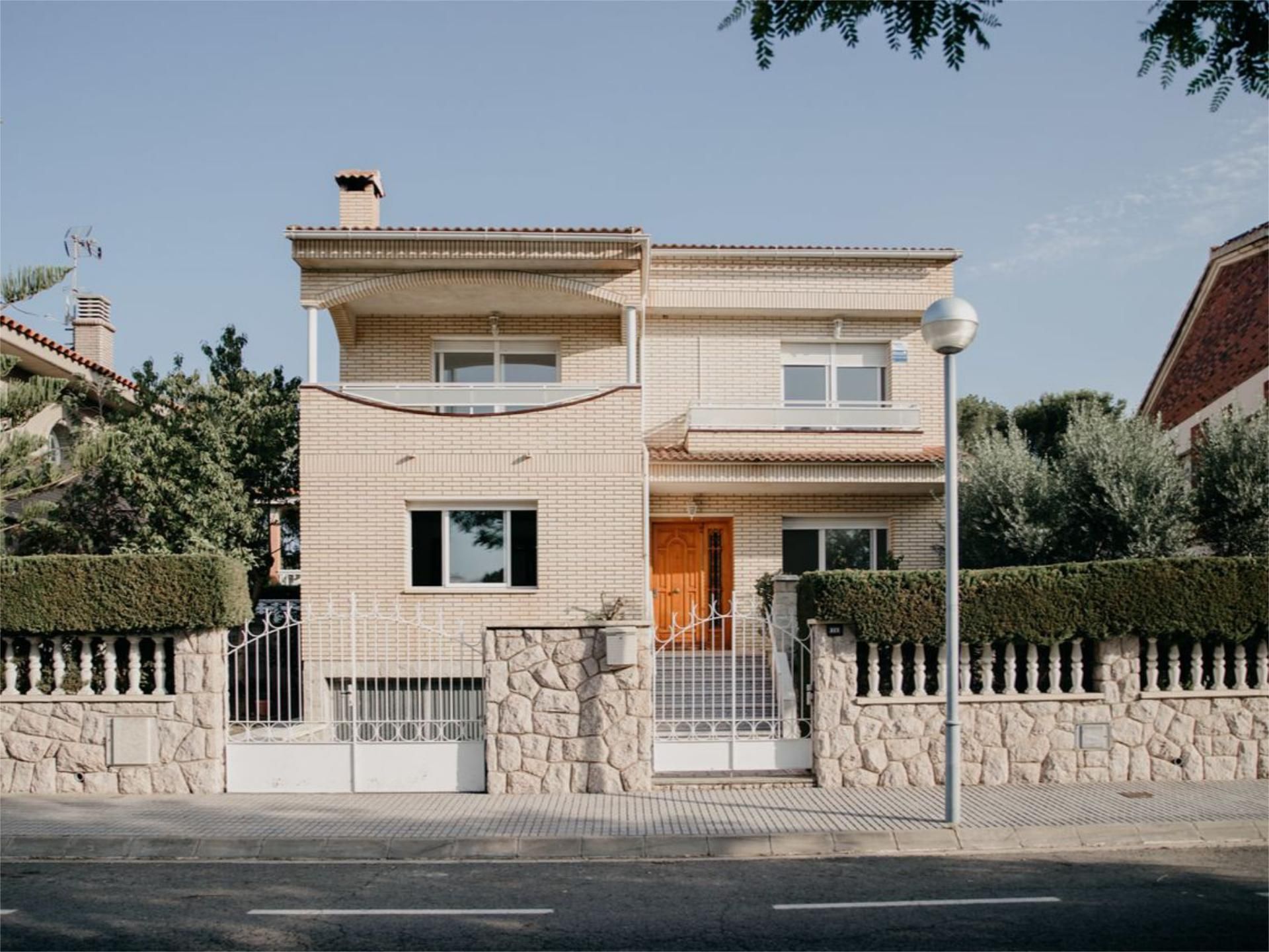 Vista exterior de Casa o xalet en venda en Vila-seca amb Terrassa i Balcó