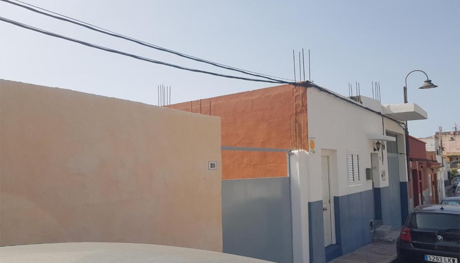 Casa adosada en venda a Calle Avenida de Guimar, 18, El Escobonal - Pájara, Santa Cruz de Tenerife - imatge 1 Foto 1 de Casa adosada en venda a Calle Avenida de Guimar, 18, El Escobonal - Pájara, Santa Cruz de Tenerife