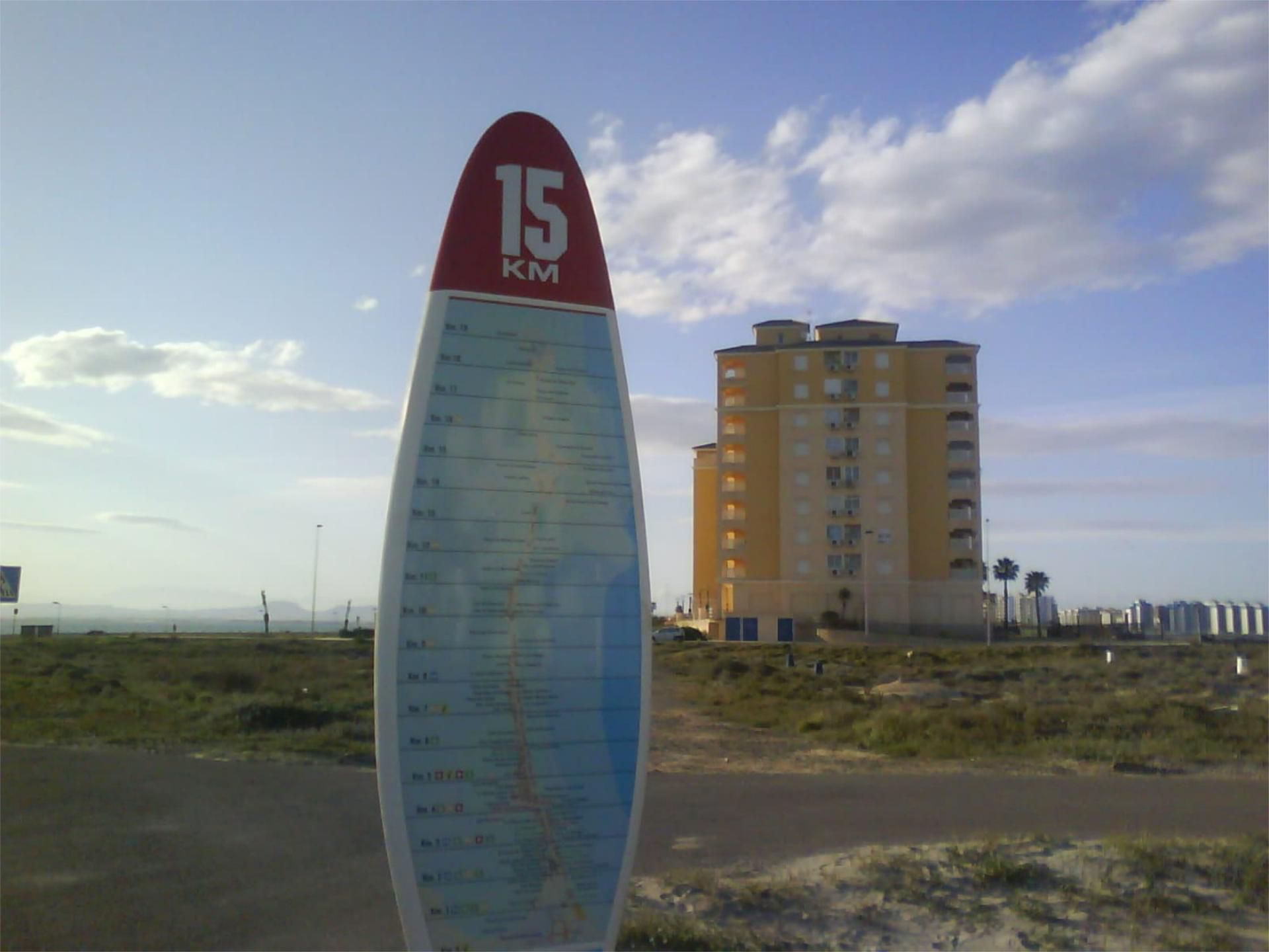 Vista exterior de Pis de lloguer en La Manga del Mar Menor amb Aire condicionat, Calefacció i Jardí privat