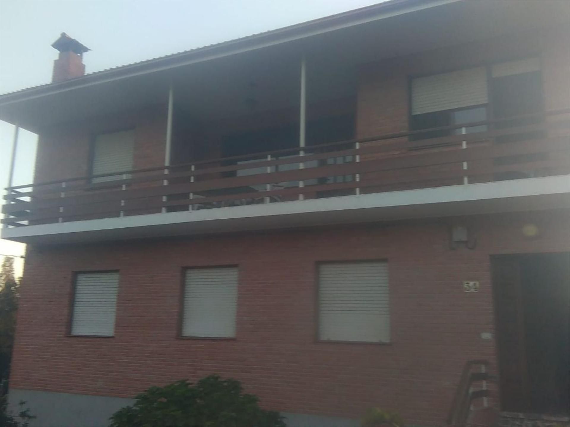 Vista exterior de Casa o xalet en venda en Pontevedra Capital  amb Calefacció, Jardí privat i Traster