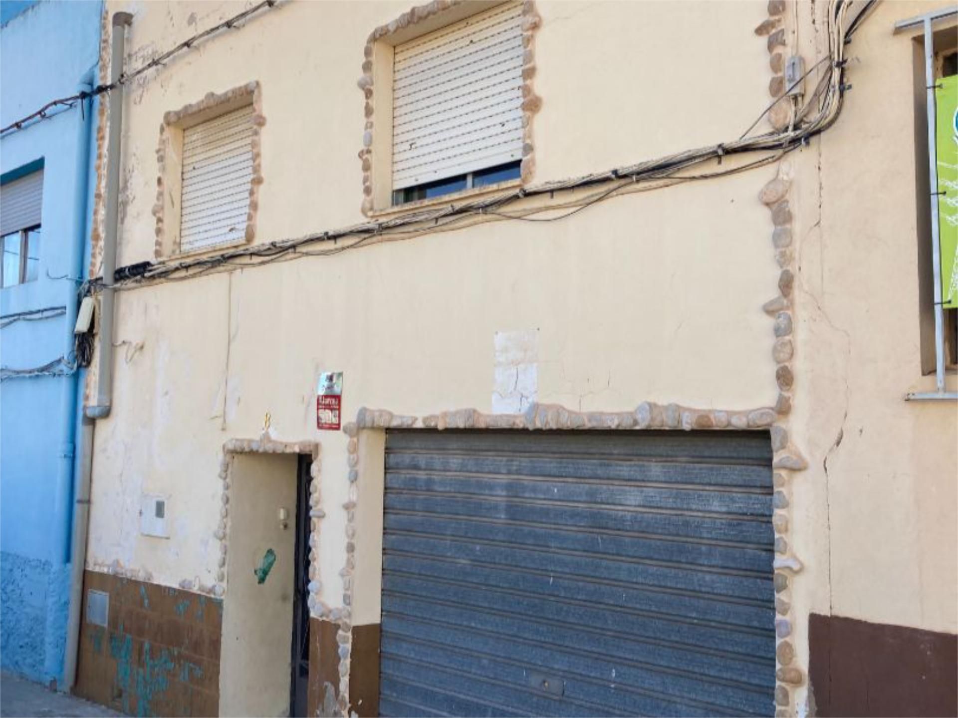 Vista exterior de Casa adosada en venda en Vall d'Alba amb Terrassa